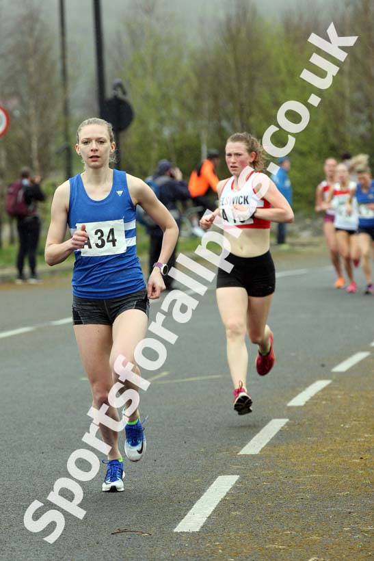 Senior womens relay, Elswick Good Friday Road Races. Photo: David T. Hewitson/Sports for All Pics